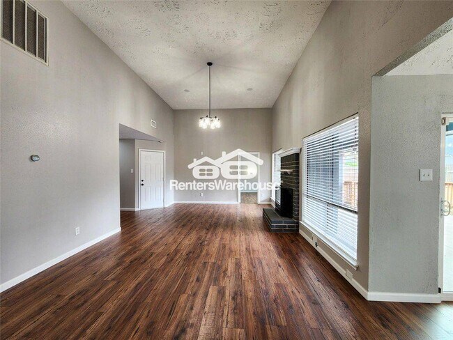 Foto del edificio - 2118 Creston Dr