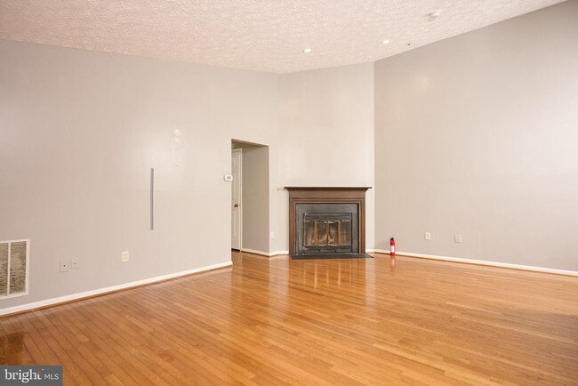 Building Photo - 1492 Greenbriar Cir