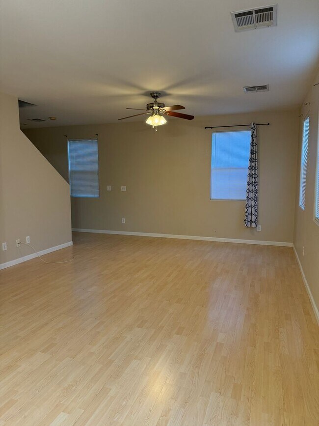 Foto del edificio - Cute Two Story Gated Townhome In Trilogy!