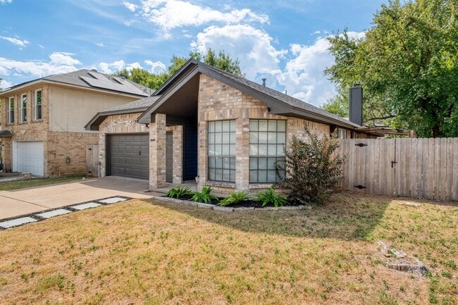 Building Photo - 14201 Kincheloe St