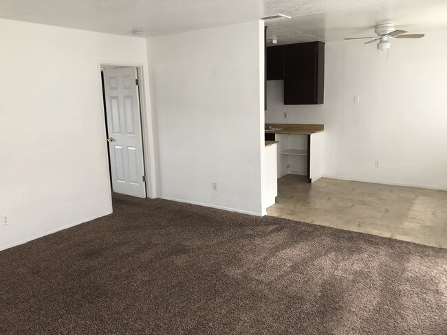 Building Photo - 23815 Hemlock Avenue, Unit 18