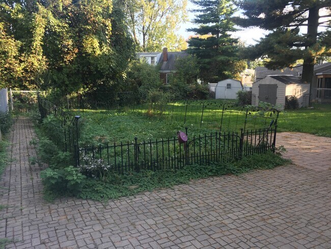 Building Photo - 3 Bed, 1 Bath- Ranch, Liverpool-Galeville
