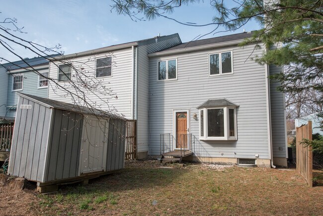 Building Photo - 6051 Cedar Wood Dr