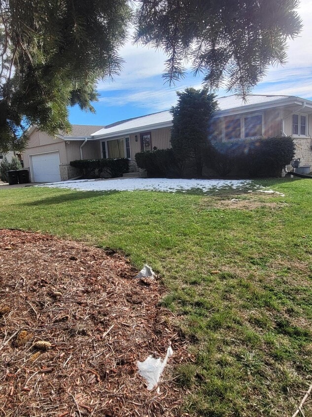 5425 W Cold Spring Rd, Greenfield, WI 53220 House Rental in