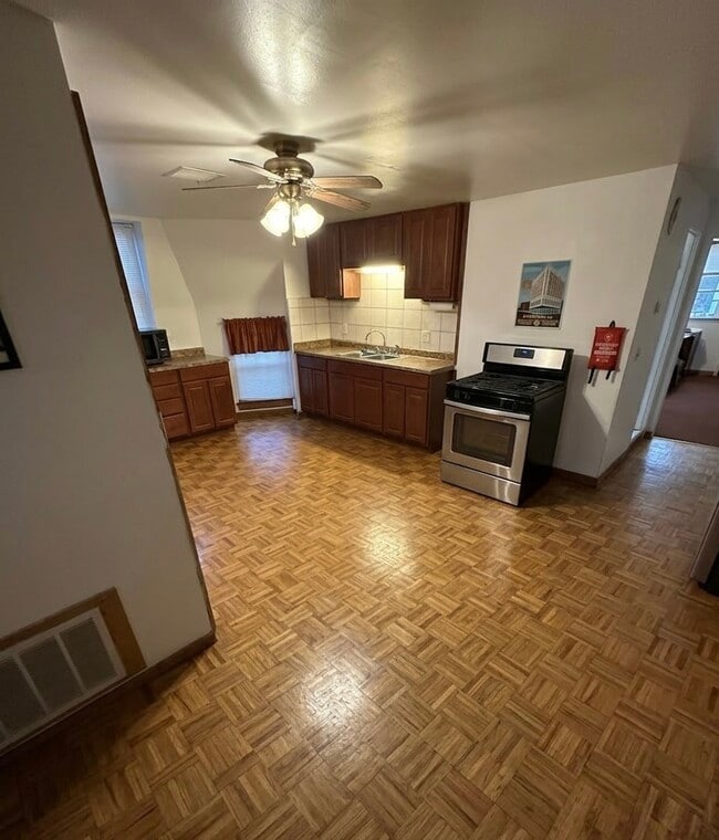 Kitchen area - 3330 N Drake Ave