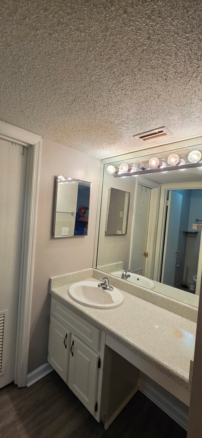 Building Photo - 551 Flemming Way