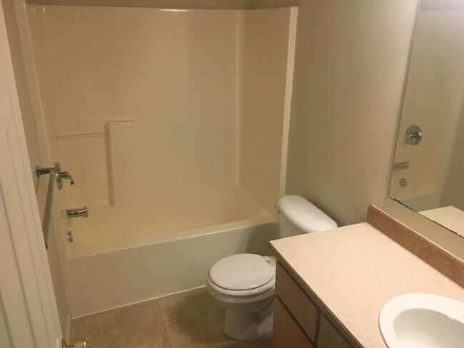 Foto del edificio - 3 bedroom townhouse in Springfield