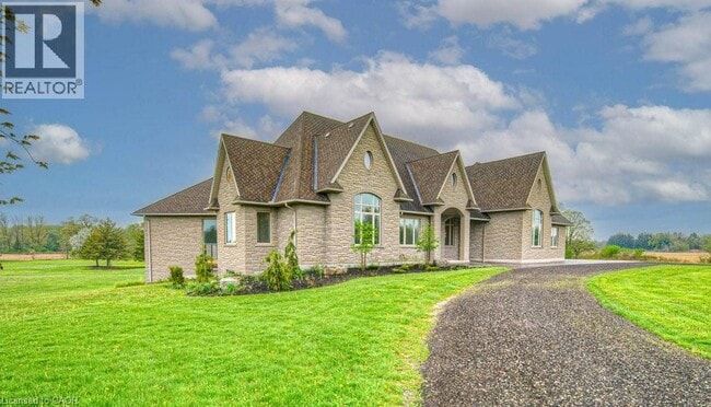 Building Photo - 2930 Notre Dame Dr