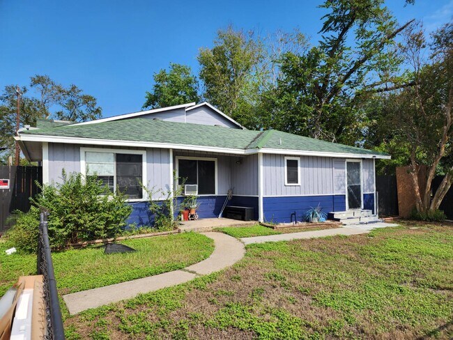 Foto del edificio - 13433 Topeka St