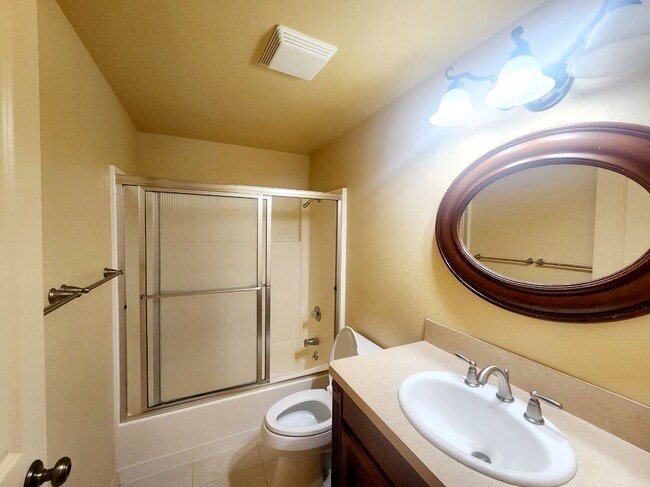 Main Bathroom - 32 Shadow Pl