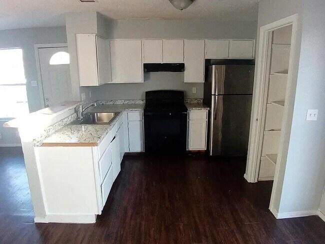 Foto del edificio - 10100 Brownie Dr