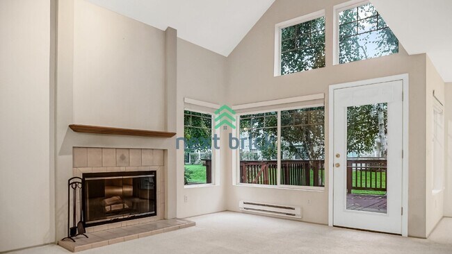 Foto del edificio - 3 Bed 2.5 Bath Townhouse Available for Rent!