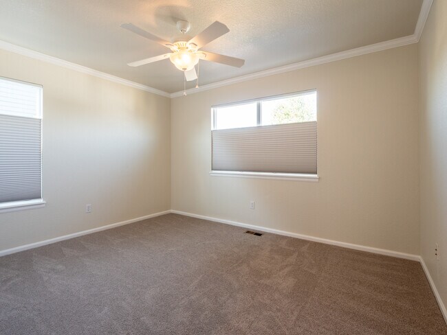 Building Photo - 5162 Cinquefoil Ln