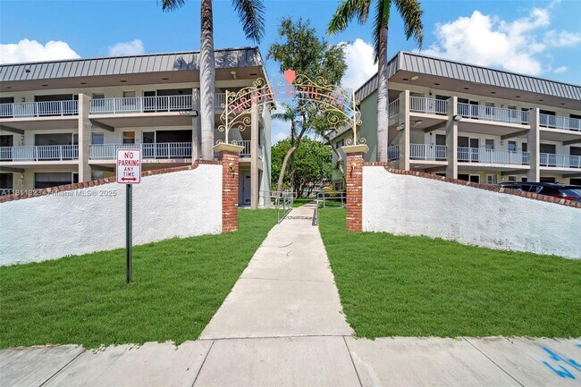 Foto del edificio - 270 Layne Blvd