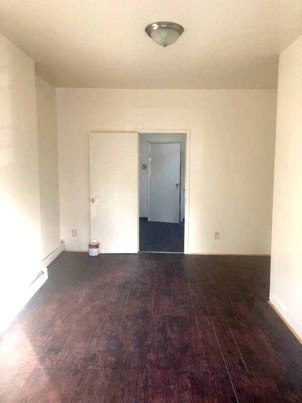 Building Photo - 817 Halsey St