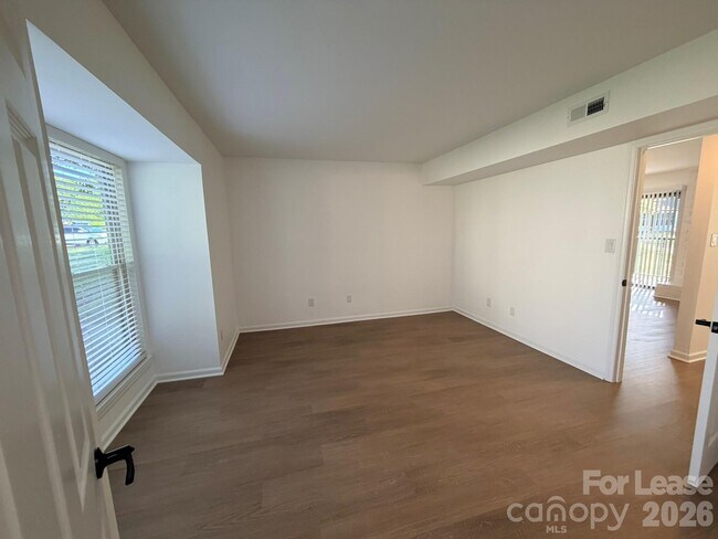 Foto del edificio - 11048 Cedar View Rd.