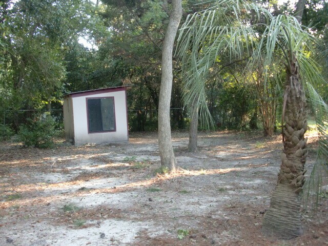 Building Photo - 711 E Brookwood Dr