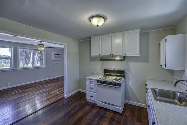 Building Photo - 5246 Almont St