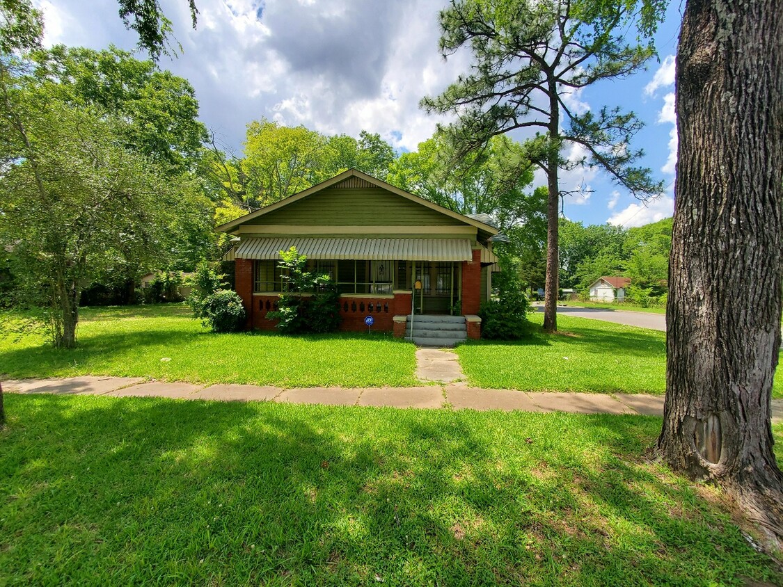 Foto principal - 6830 1st Ave S