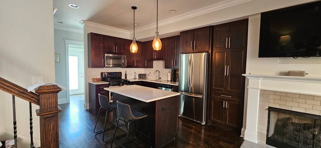 Photo - 1827 W Melrose St Townhome