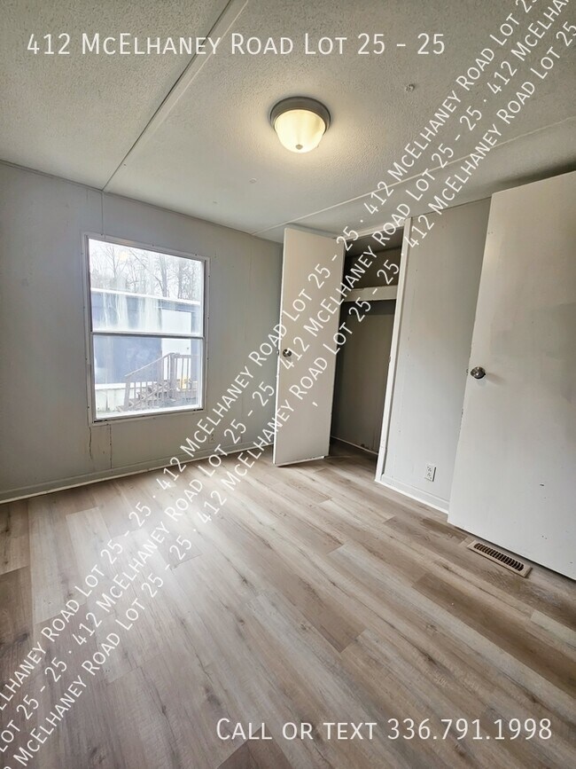 Foto del edificio - 412 McElhaney Rd