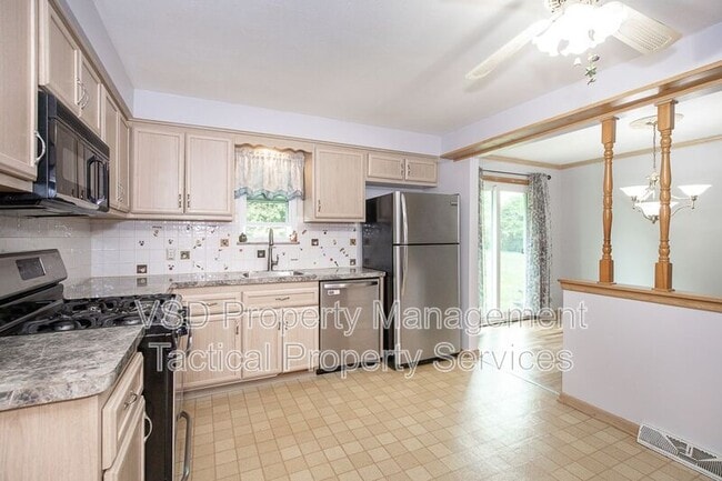 Building Photo - 6188 Cabrini Ln