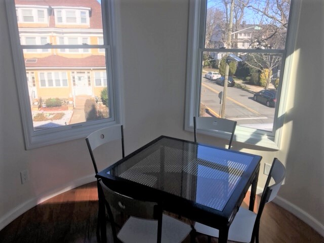 Building Photo - 40 Oakdene Ave