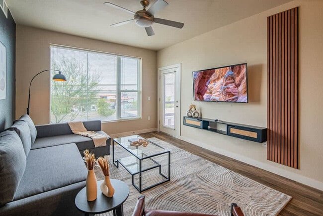 Building Photo - 2044 S Willow Creek Apartment