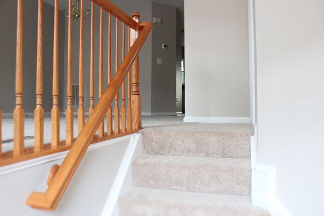 Foto del edificio - Beautiful 3-Level Townhouse with Finished Basement & Garage