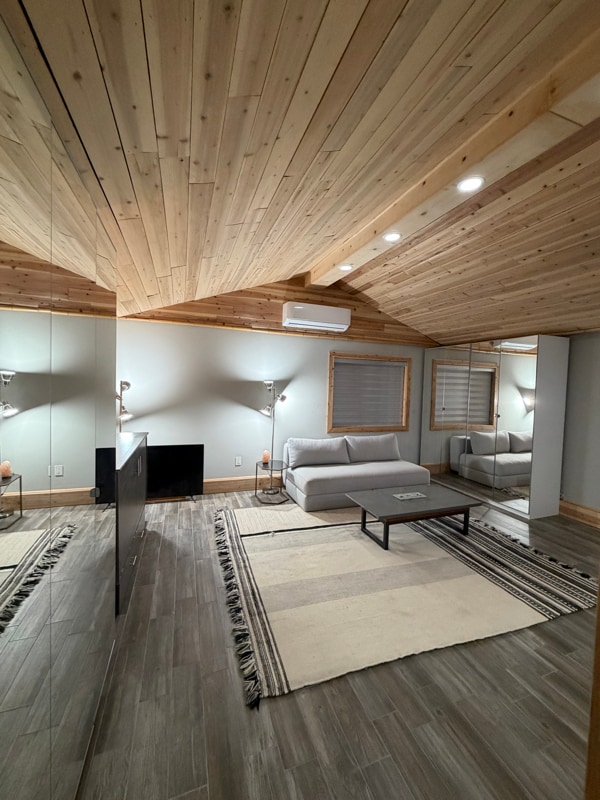 Foto del edificio - 7711 Owensmouth Ave