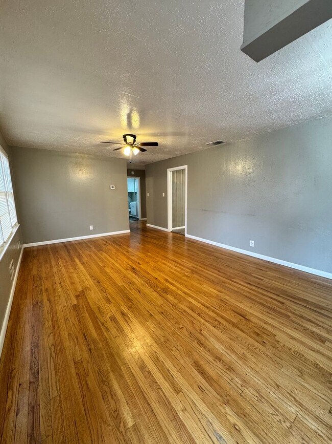 Foto del edificio - REDUCED  Spacious 3 bedroom