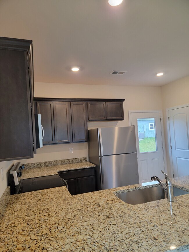 Building Photo - 450 Nixon Way