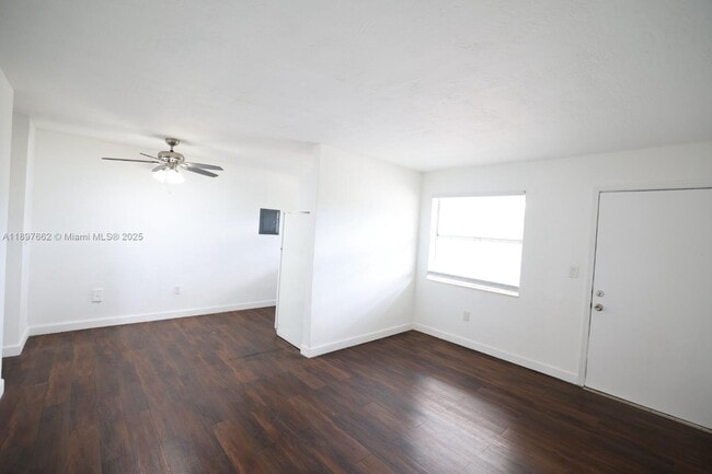 Foto del edificio - 7200 W 11th Ct