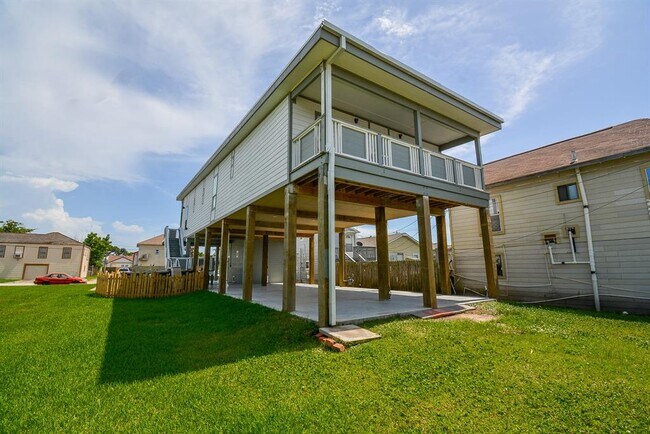 Building Photo - 5018 Avenue M 1/2
