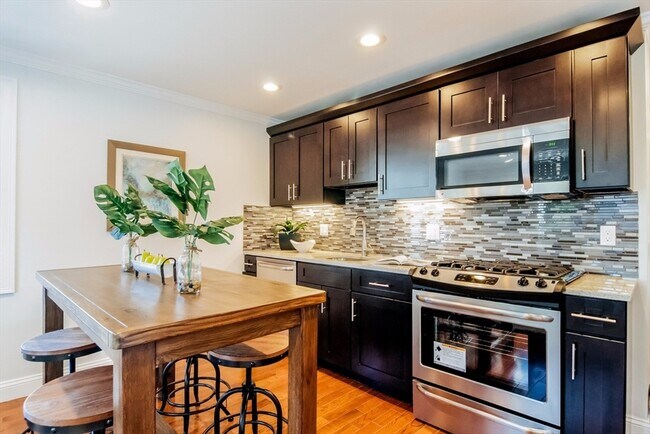 Foto del edificio - 108 Maverick St