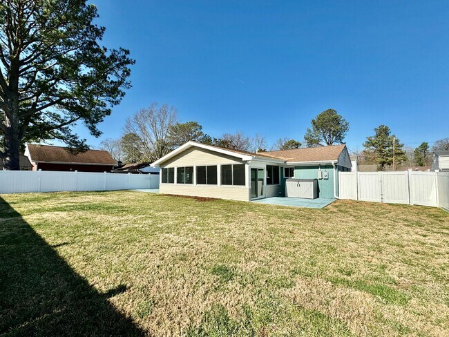 Foto del edificio - READY 08-26-25!! 3-Bedroom Ranch W/Fenced ...