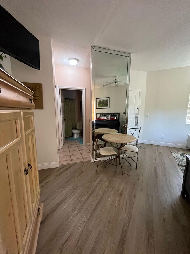 Foto del edificio - 9841 Perfect Dr