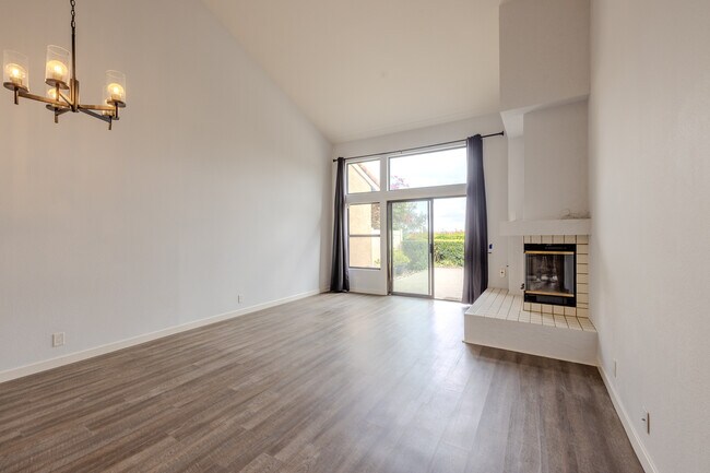Building Photo - 15614 Via Calanova