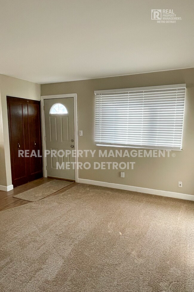 Foto del edificio - 20215 Woodward St
