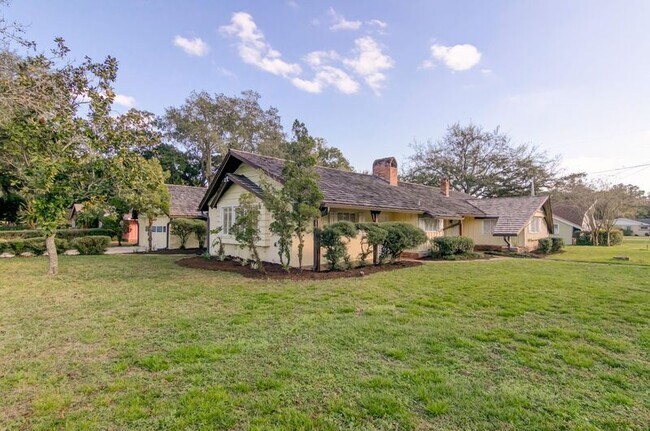 Foto del edificio - 5334 Lake Howell Rd