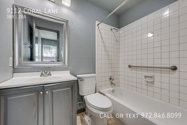 Foto del edificio - 9112 Coral Ln