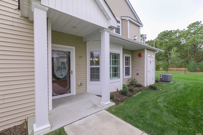 Building Photo - 237 Halley Dr