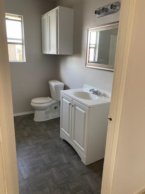 3618-3 Full bathroom - 3618 Crestbrook Ct