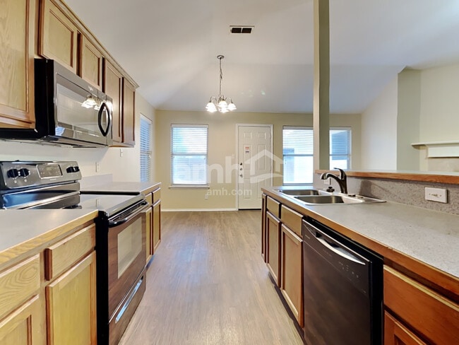 Foto del edificio - 1576 Sandhurst Dr