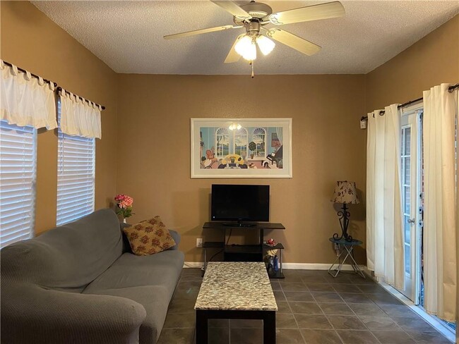 Building Photo - 712 W 21st St