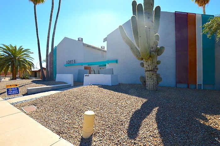 Foto del edificio - 6945 E 2nd St