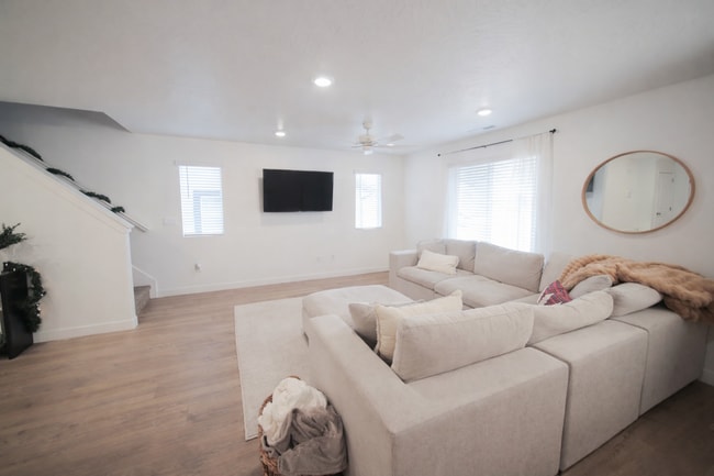 Building Photo - 1737 S Devils Garden Ln