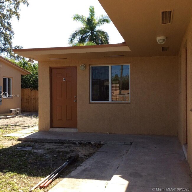 Foto del edificio - 1310 NE 127th St