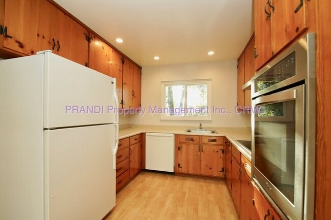 Foto del edificio - 525 Las Colindas Rd