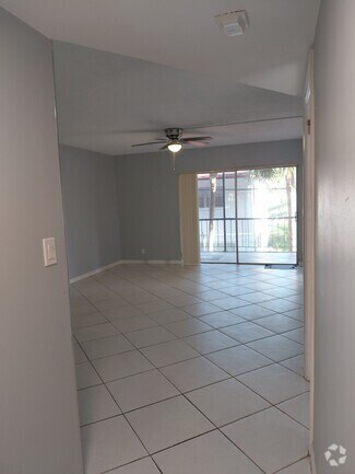 Building Photo - 660 Tennis Club Dr